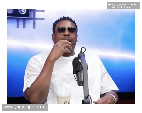 女主持与皮尔斯默契合作皮尔斯直言不愿与他人共做播客